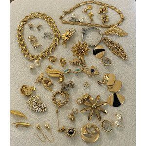 VTG Gold Silver Tone Wearable Jewelry Lot Some Signed Coro Monet Kramer